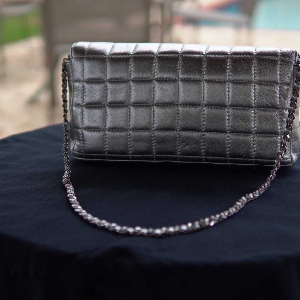 CHANEL Chocolate Bar Chain Shoulder Bag - Picture 6 of 7